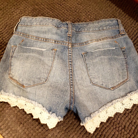 💕Distressed High Rise Shorts with Lace! - Picture 4 of 7